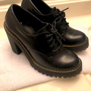 Dr Martens Salome butteries
